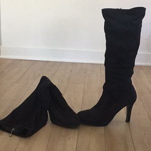 Tahari size 10 black suede boots